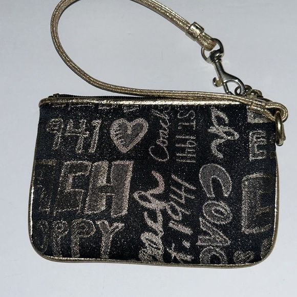 Coach Poppy Wristlet - Picture 4 of 6